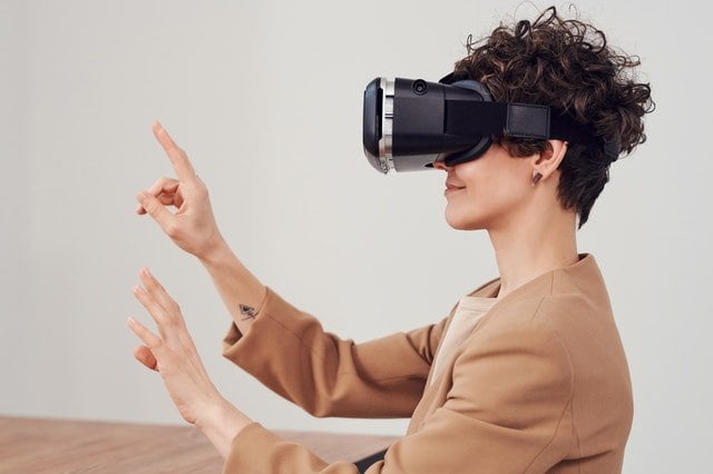 using virtual reality to recruit